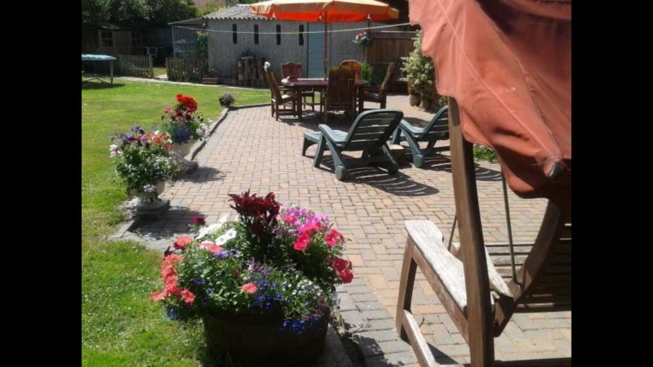 Chimneys B&B Holbrook  Exteriör bild